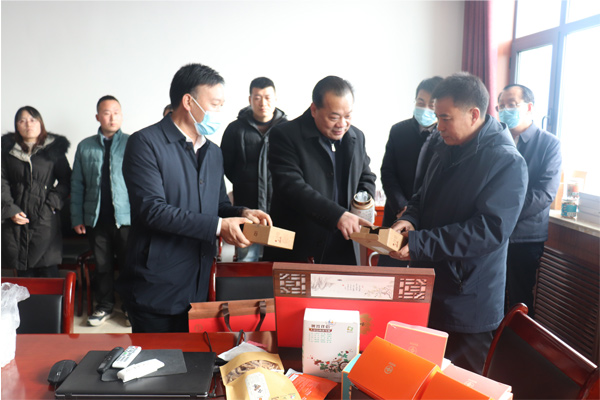 陇西县县委书记祁雪峰一行莅临公司慰问